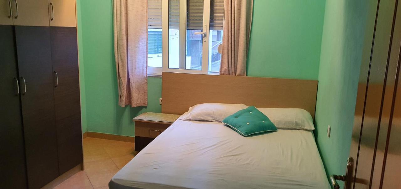 Enjoy Apartment Sarandë Esterno foto