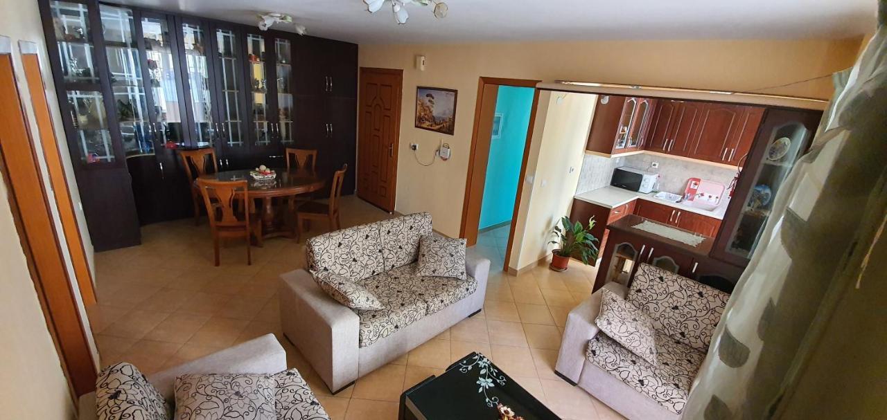 Enjoy Apartment Sarandë Esterno foto