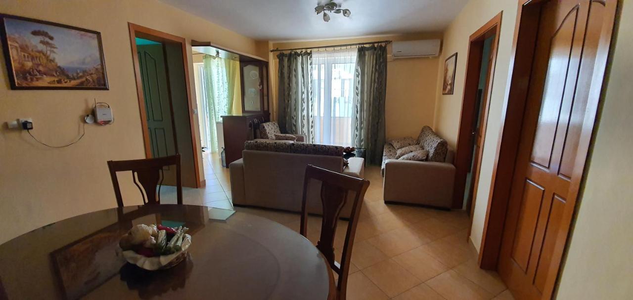 Enjoy Apartment Sarandë Esterno foto