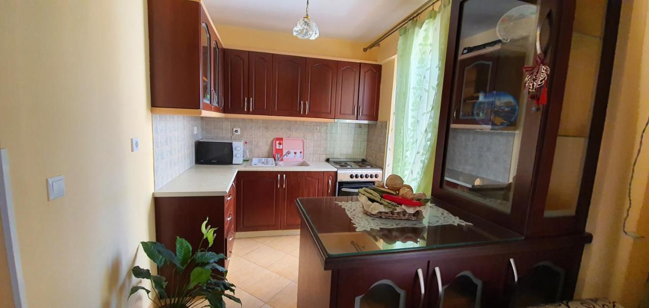 Enjoy Apartment Sarandë Esterno foto