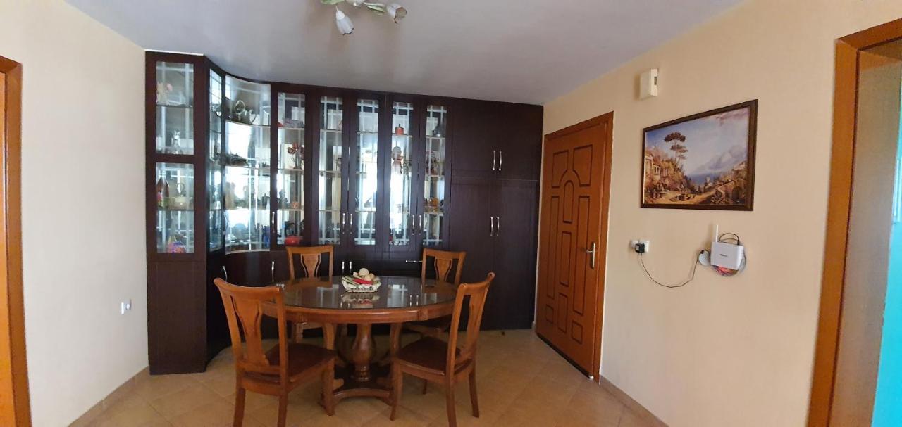 Enjoy Apartment Sarandë Esterno foto