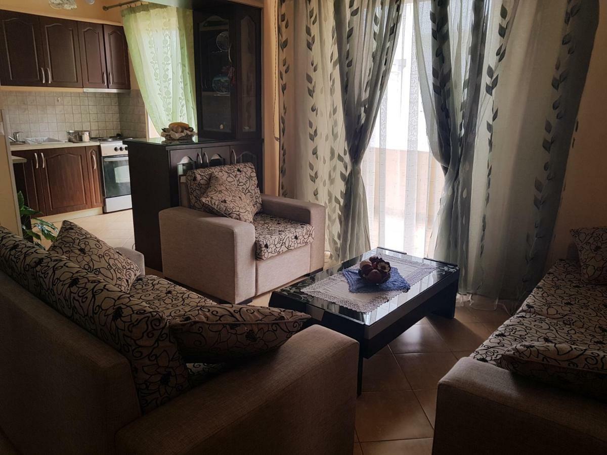 Enjoy Apartment Sarandë Esterno foto
